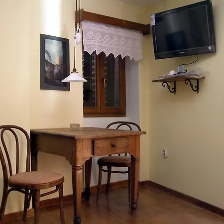 Apartment Kamene Price Rooms, Music And Food
