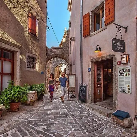 Kamene Price Rooms, Music And Food Апартаменты Бале