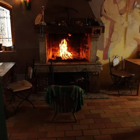 Apartment Kamene Price Rooms, Music And Food