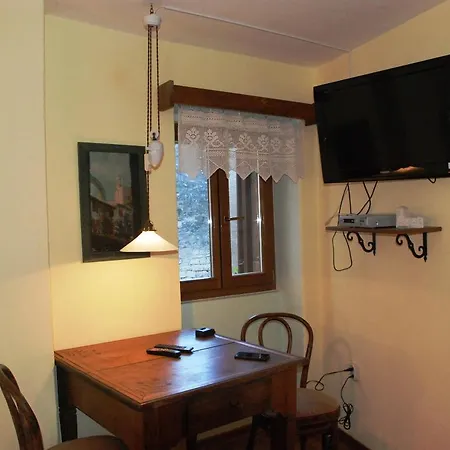 Apartment Kamene Price Rooms, Music And Food