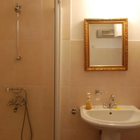 Kamene Price Rooms, Music And Food Apartment Bale