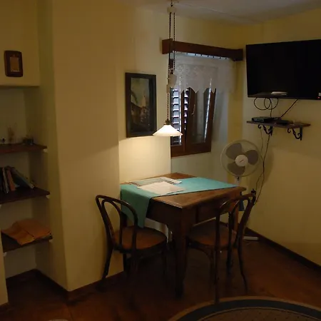 Apartment Kamene Price Rooms, Music And Food