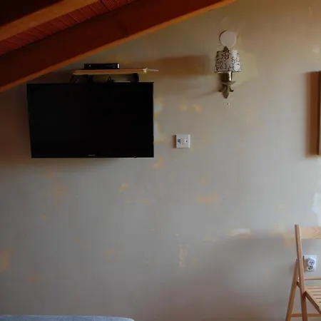 Apartment Kamene Price Rooms, Music And Food Bale