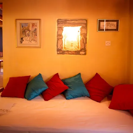 Kamene Price Rooms, Music And Food