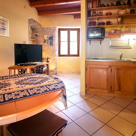 Kamene Price Rooms, Music And Food Apartment Bale