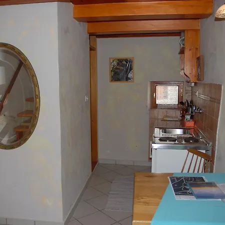 Kamene Price Rooms, Music And Food * Bale