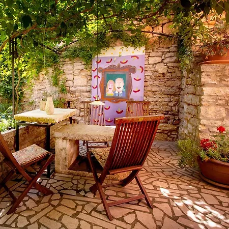 Kamene Price Rooms, Music And Food Bale